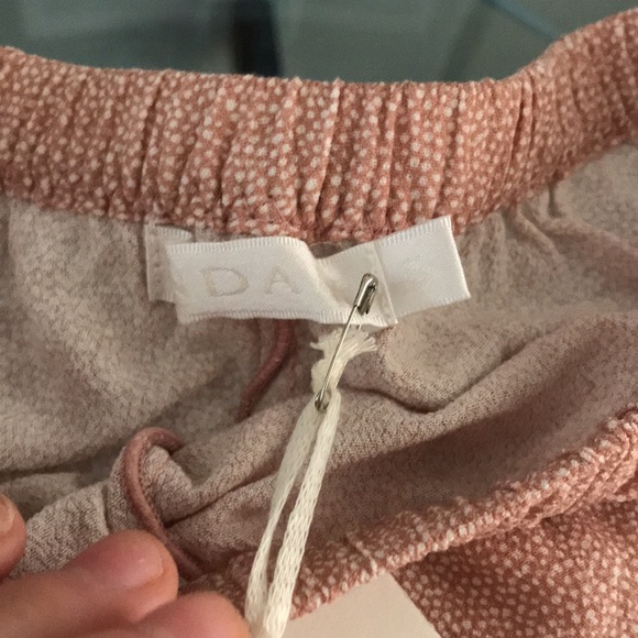 Indah ruffle pink daisy shorts - Picture 5 of 6